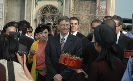Lao động trình độ cao: Bill Gates không có “cửa” vào Việt Nam